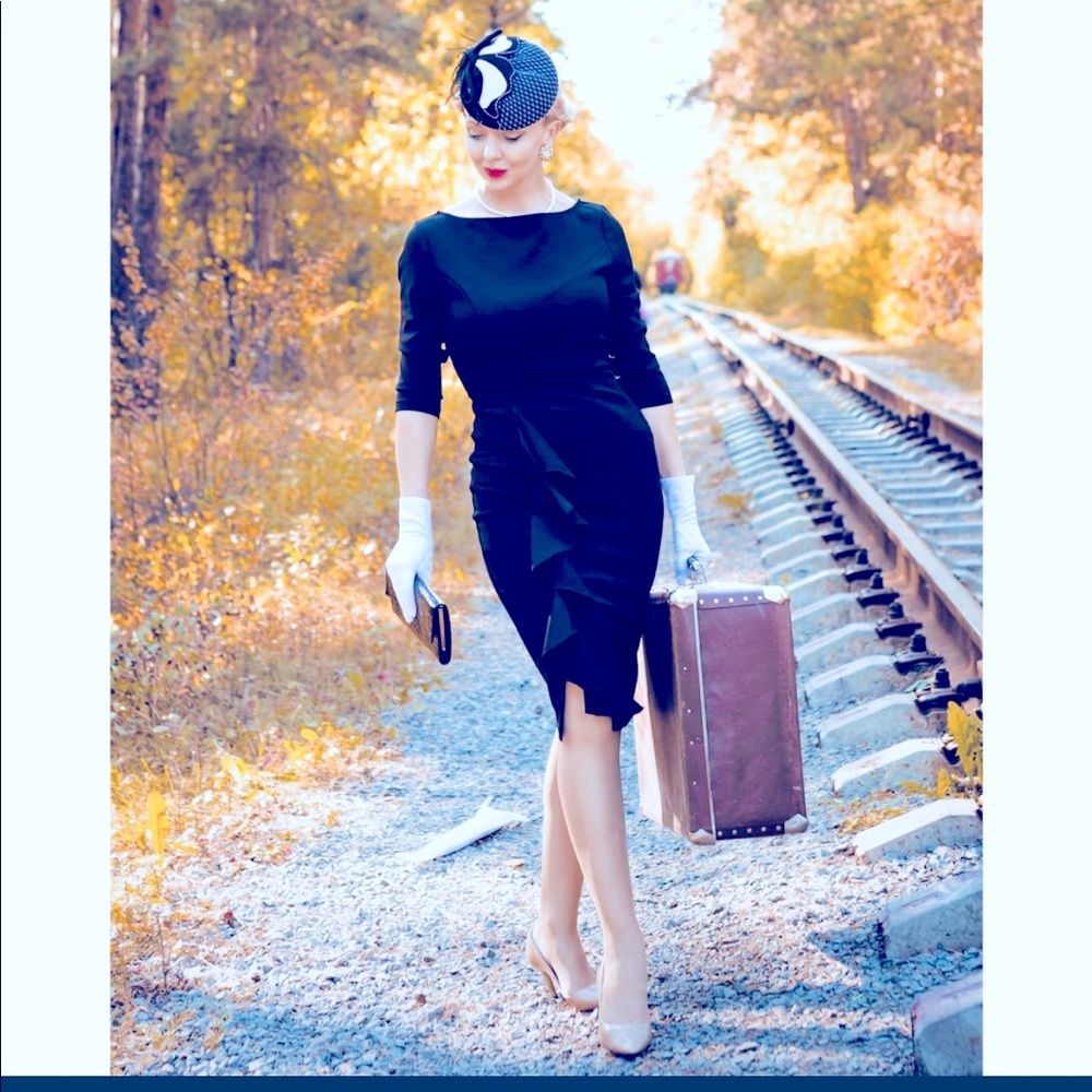 1940s style! STUNNING NAVY blue dress! Like NEW!